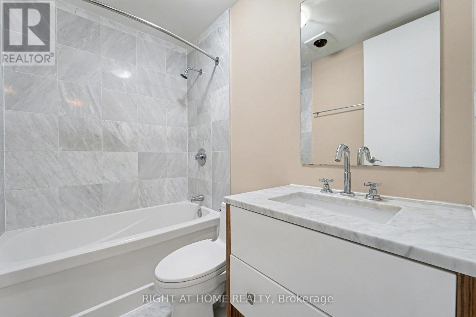 1602 - 201 Parkdale Avenue