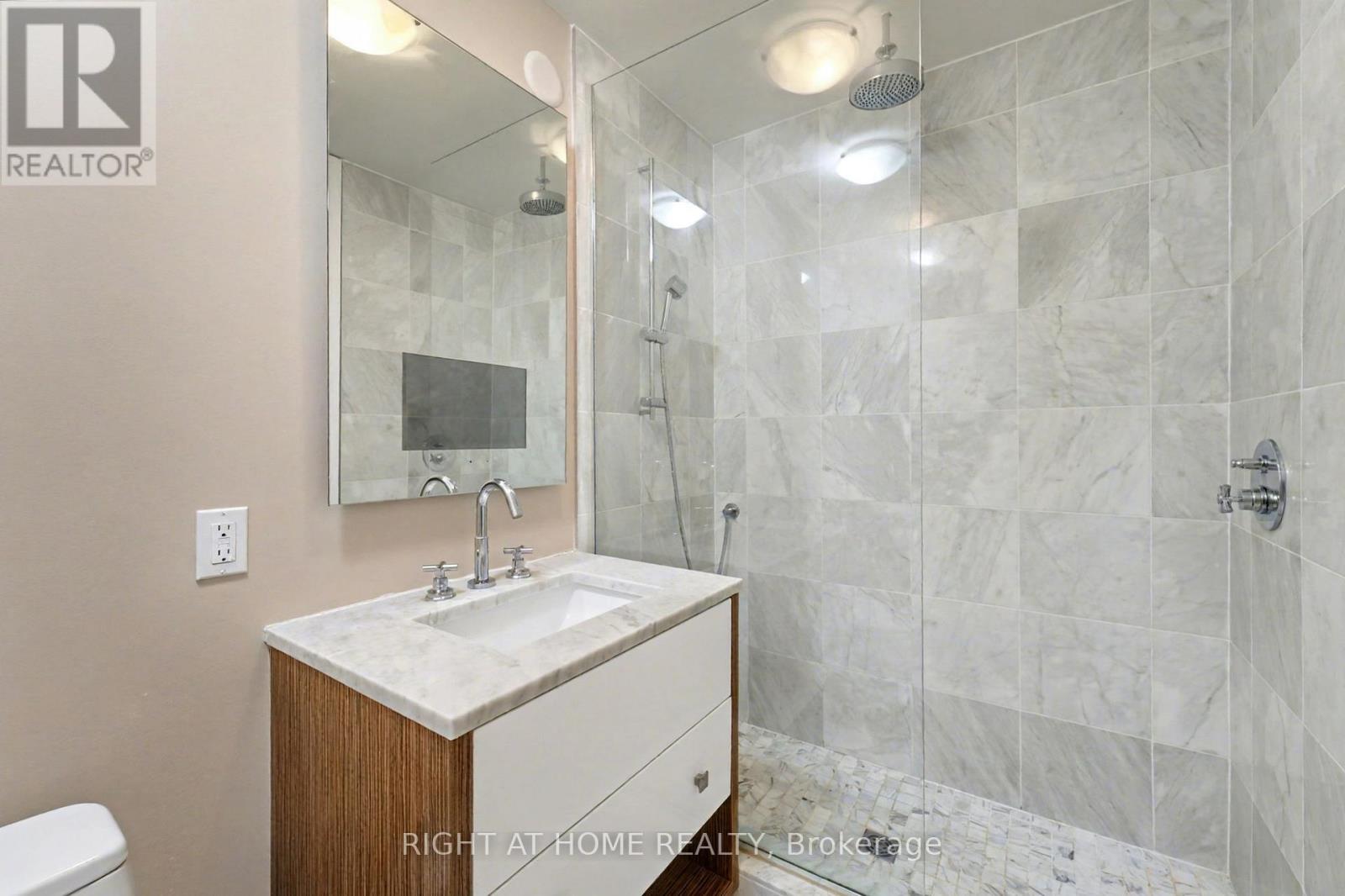 1602 - 201 Parkdale Avenue