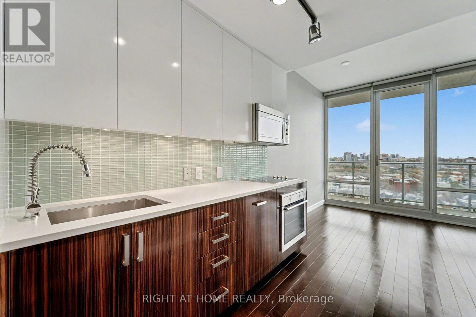 1602 - 201 Parkdale Avenue