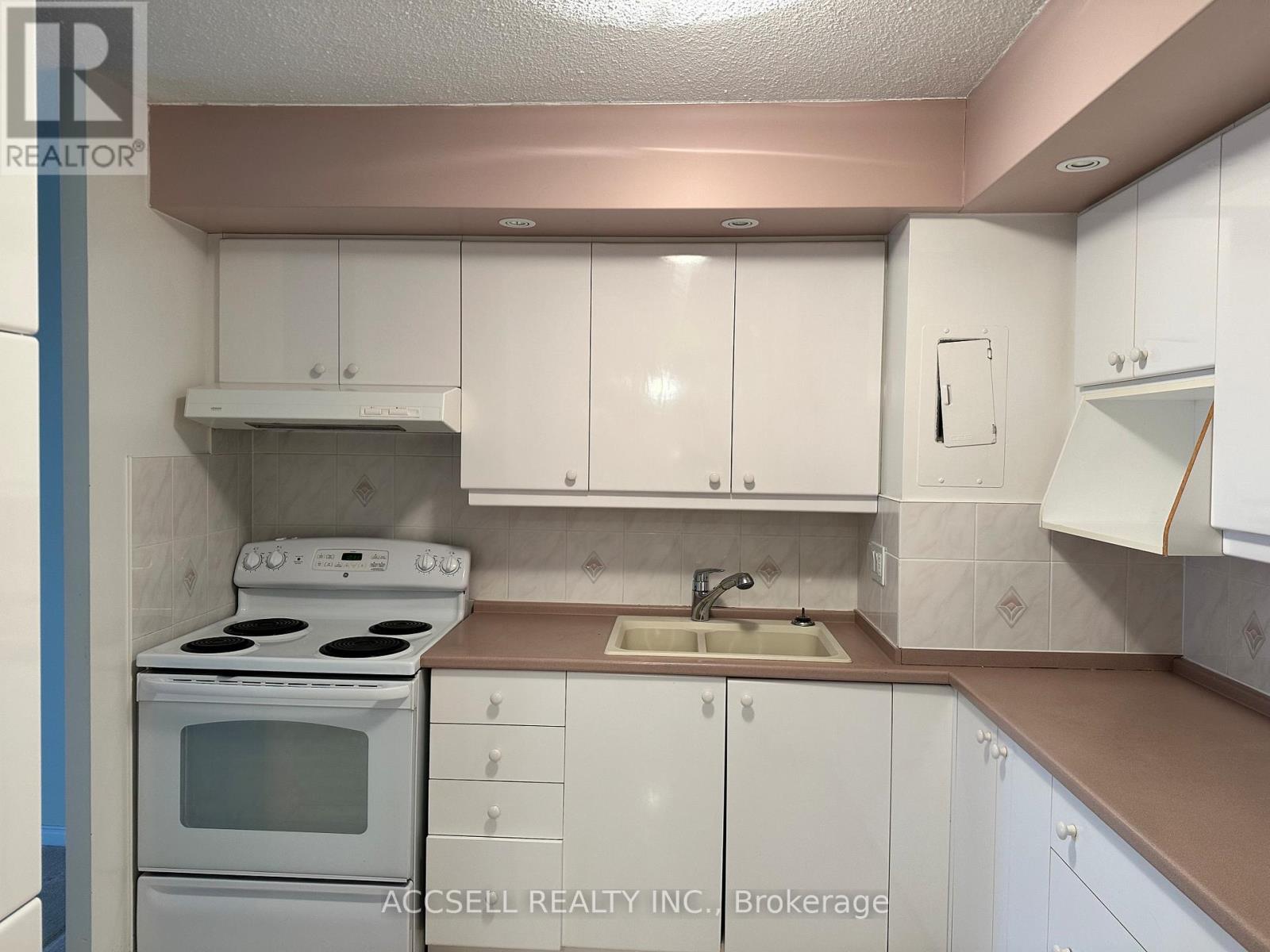 1785 Frobisher Lane N