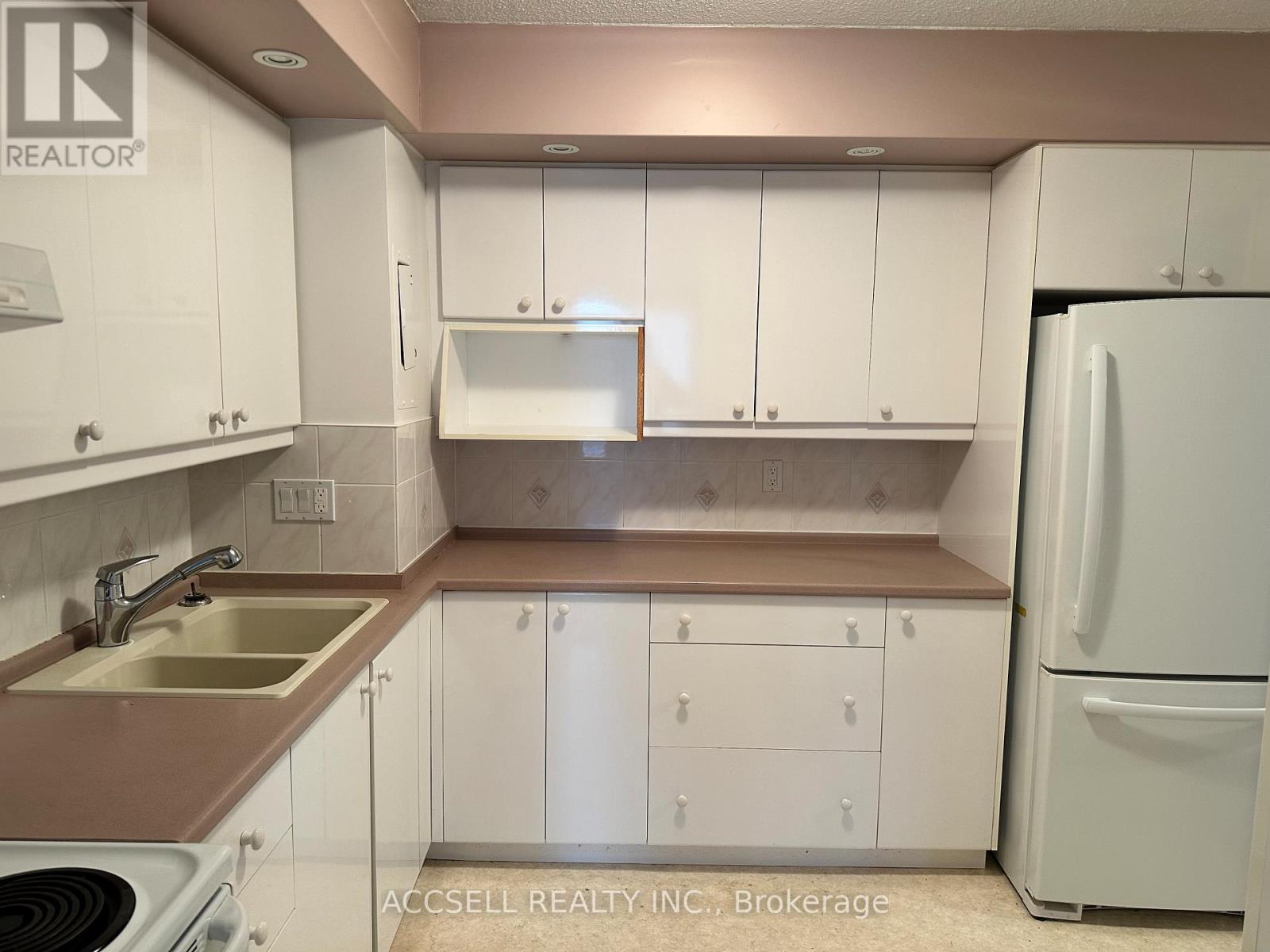 1785 Frobisher Lane N