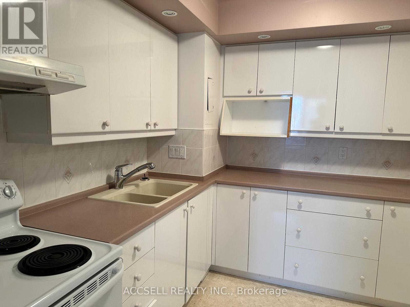 1785 Frobisher Lane N