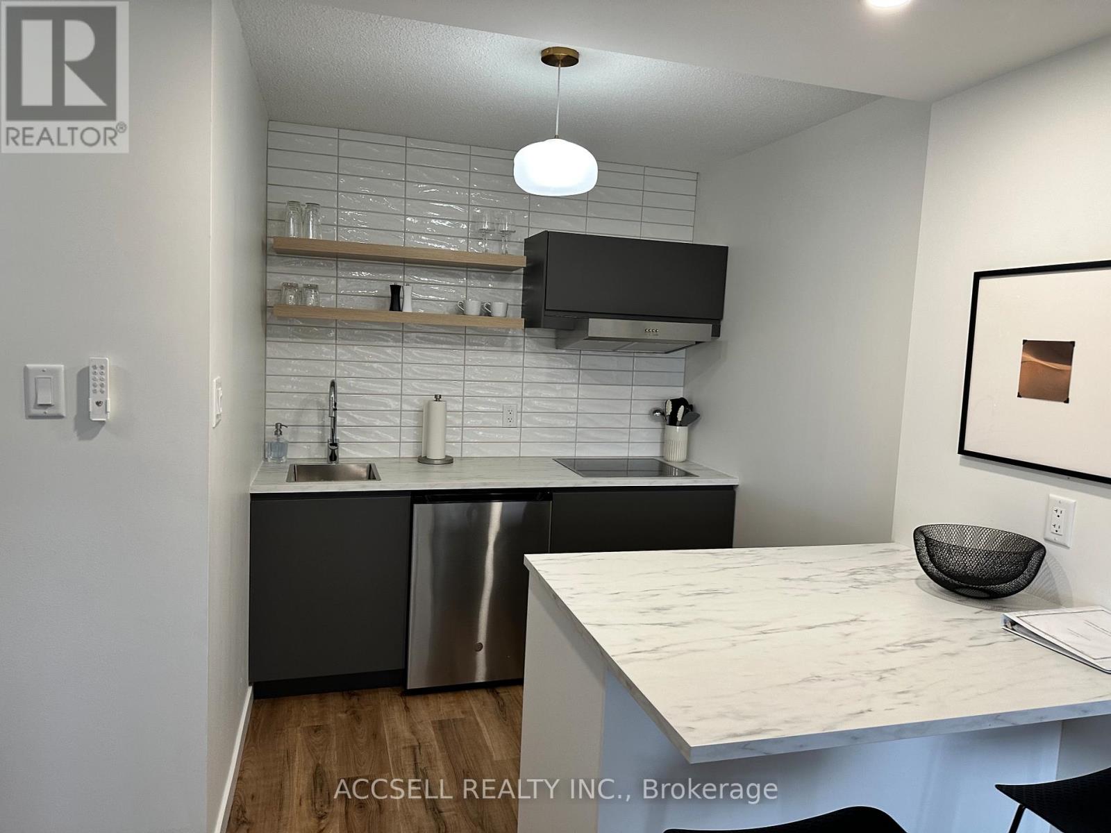 1785 Frobisher Lane N