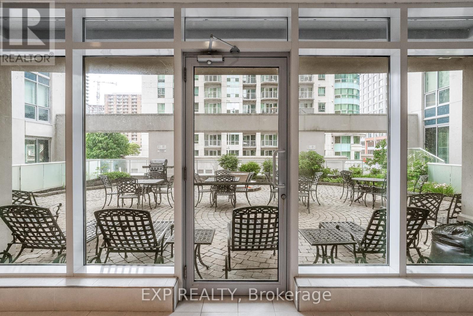 2606 - 242 Rideau Street