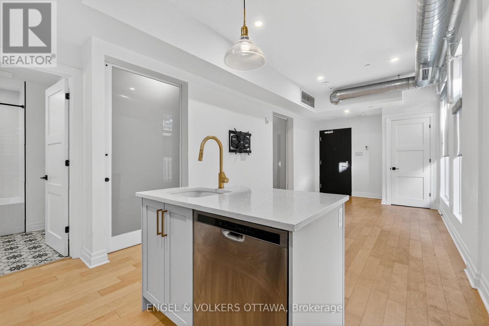 105 - 101 Pinhey Street