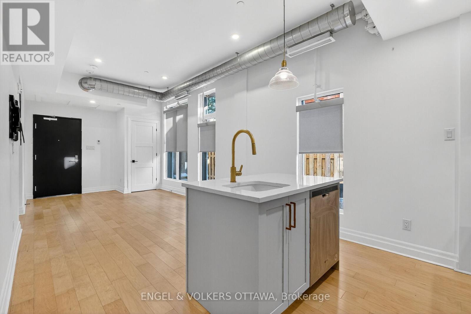 105 - 101 Pinhey Street