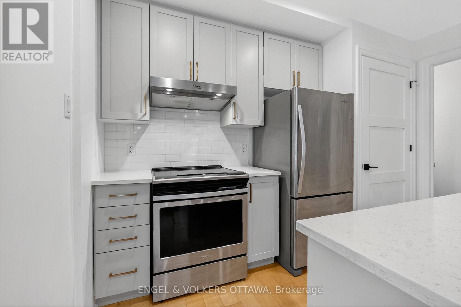 105 - 101 Pinhey Street