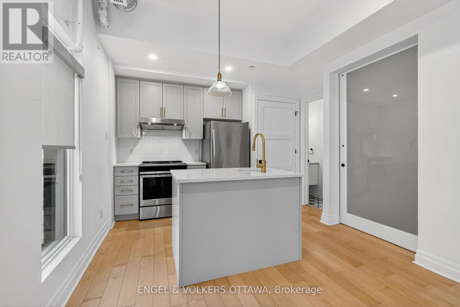 105 - 101 Pinhey Street