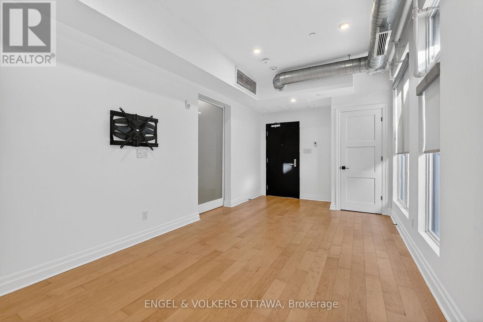 105 - 101 Pinhey Street