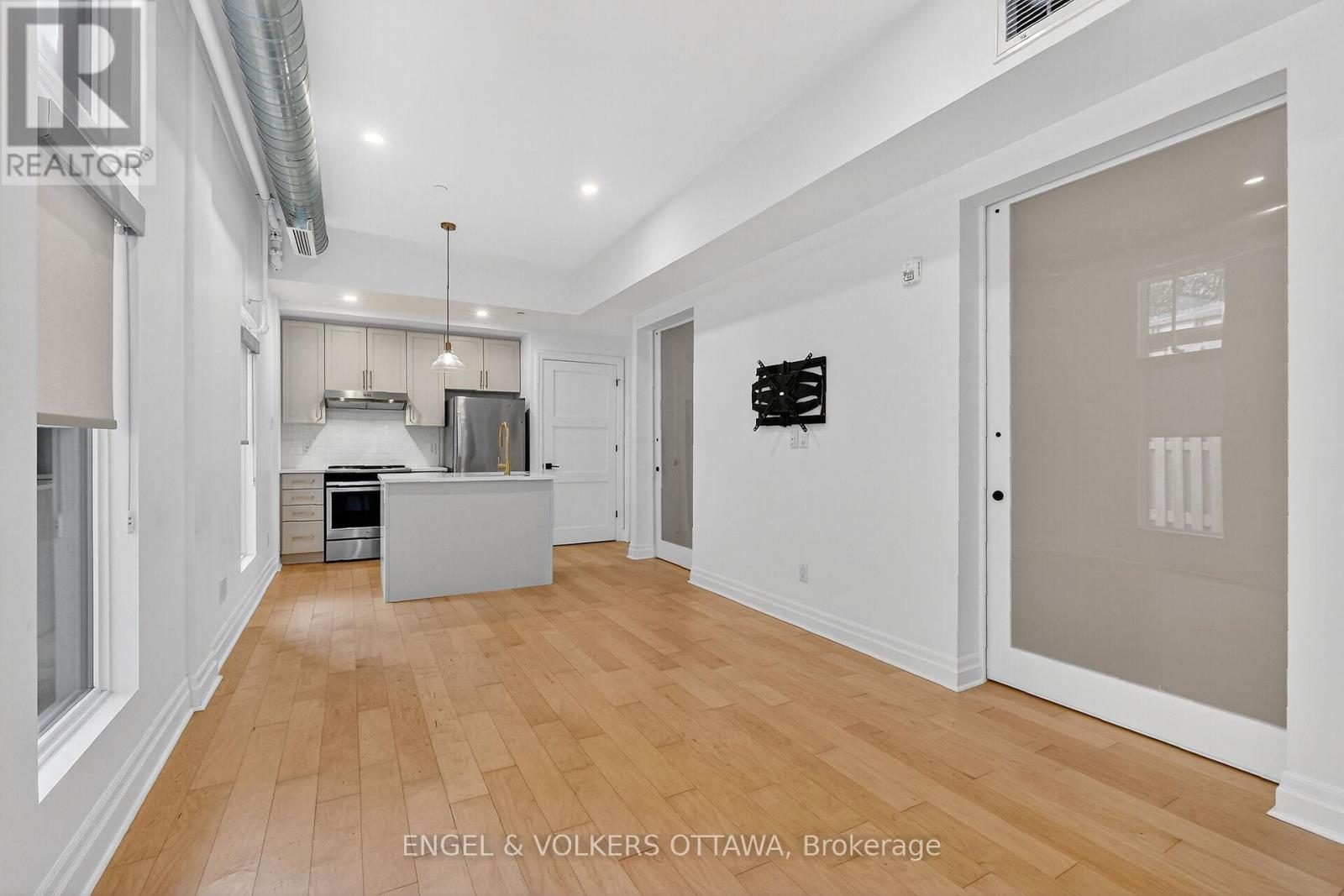 105 - 101 Pinhey Street