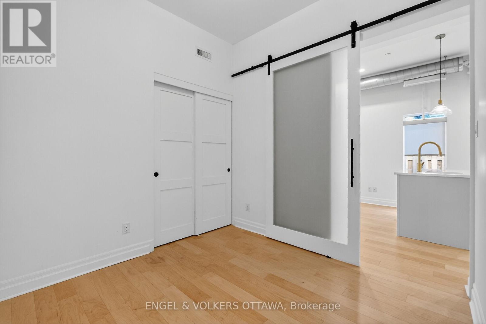 105 - 101 Pinhey Street