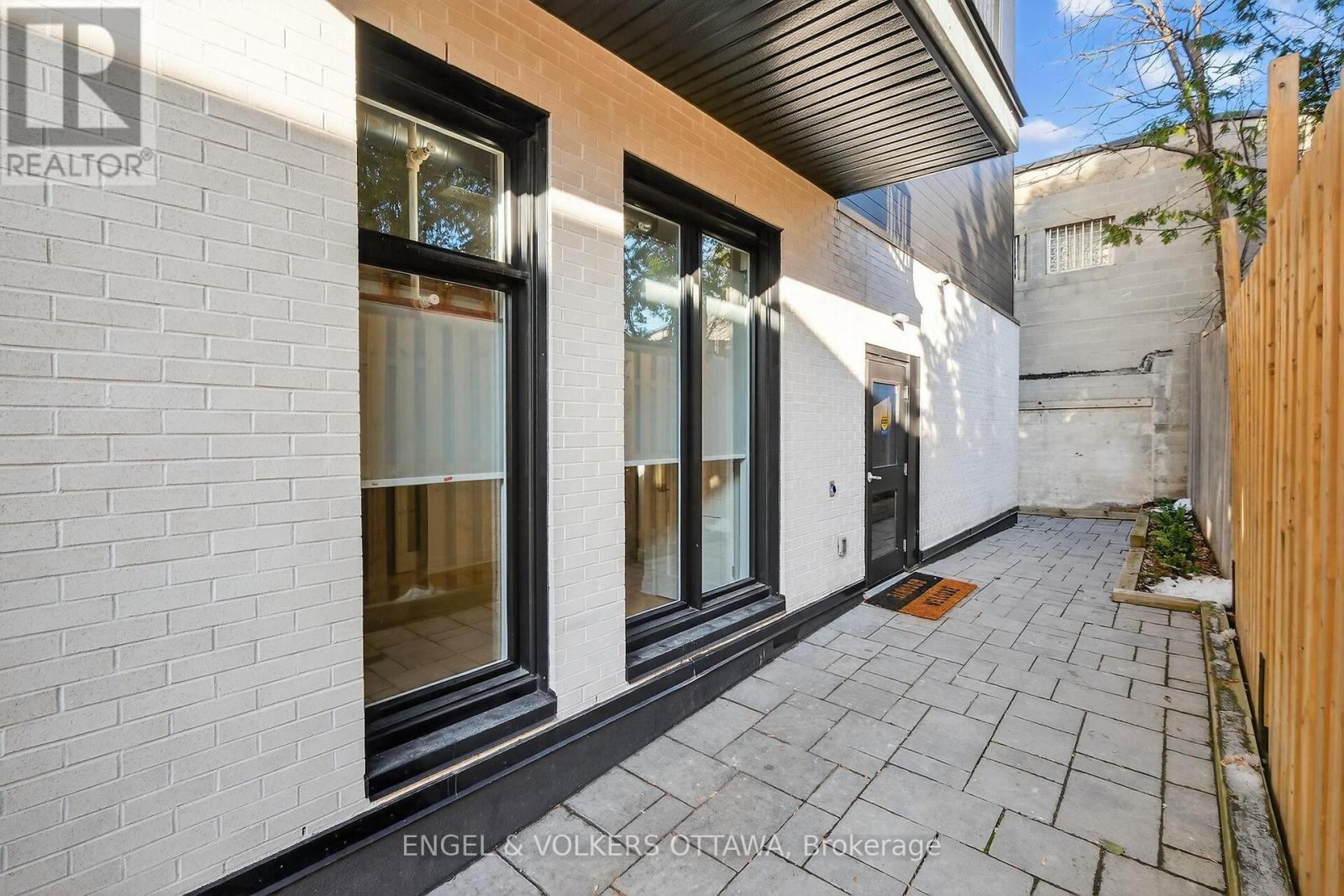 105 - 101 Pinhey Street