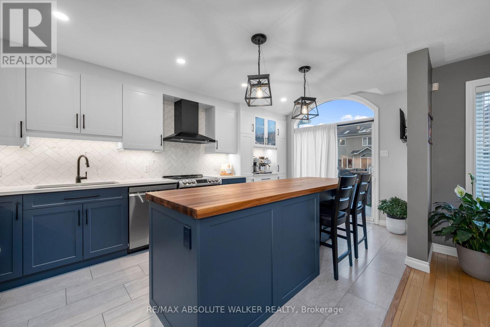 713 Carmella Crescent