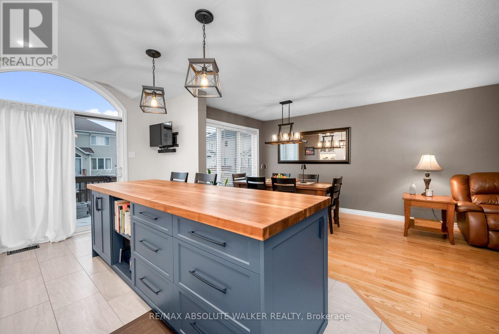 713 Carmella Crescent