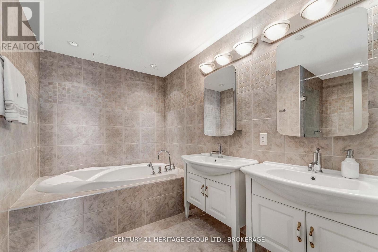 1103 - 90 George Street