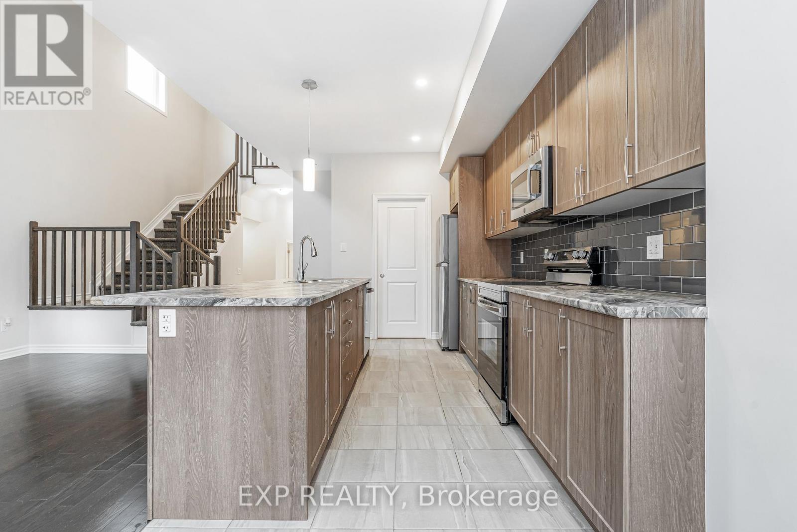 324 Du Ventoux Avenue N