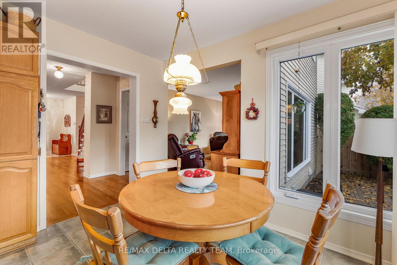 745 Hauteview Crescent