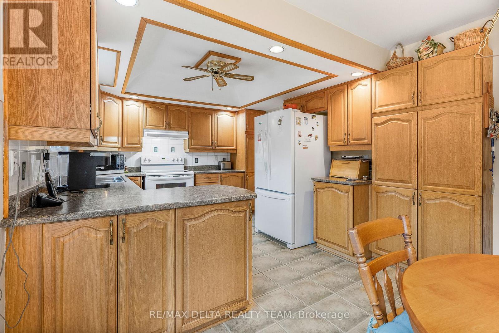 745 Hauteview Crescent