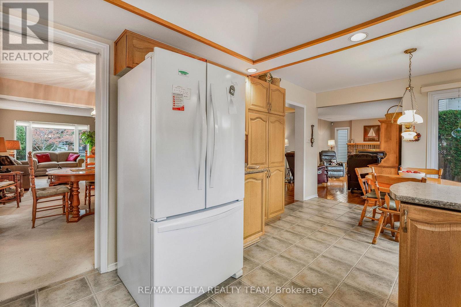 745 Hauteview Crescent