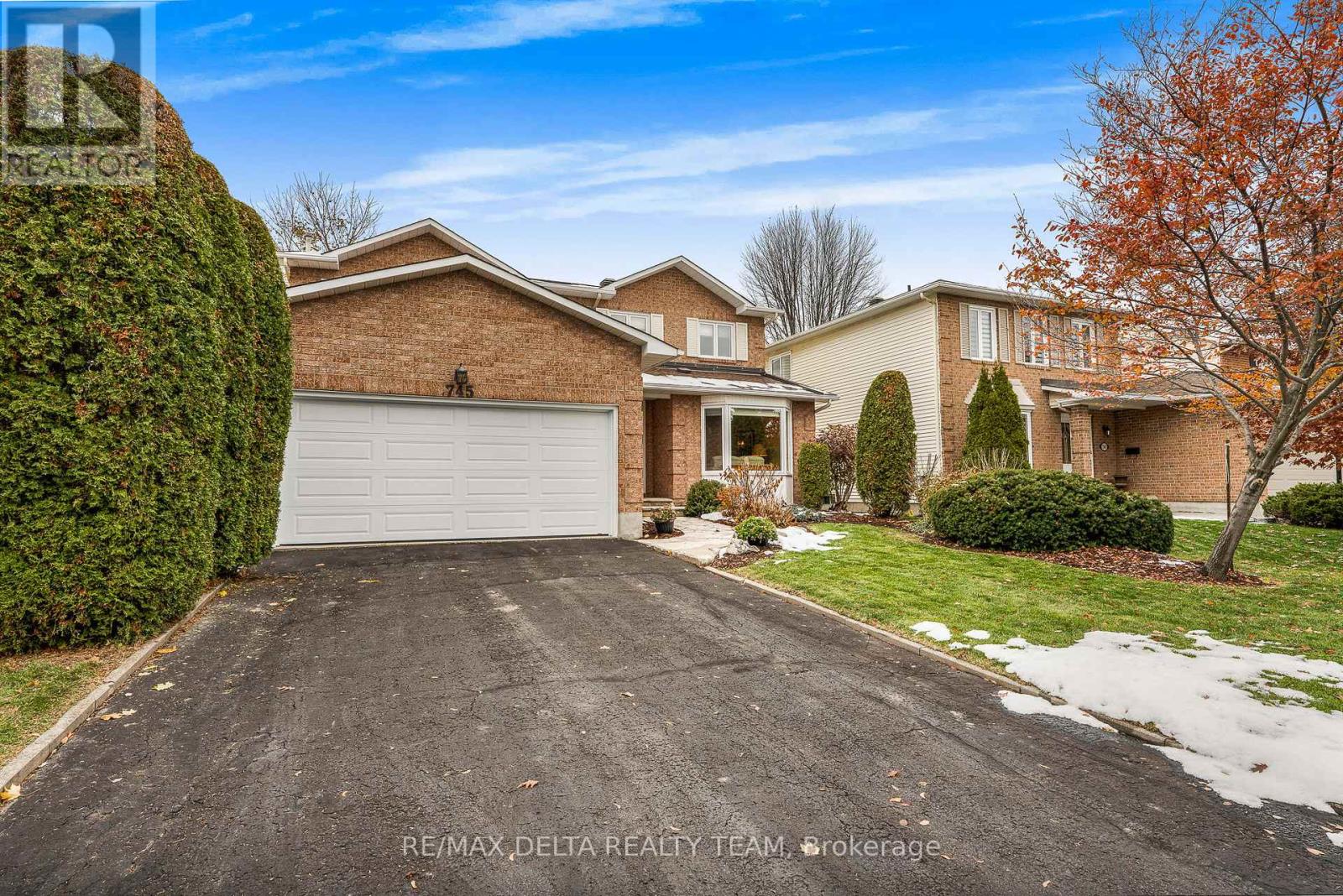 745 Hauteview Crescent