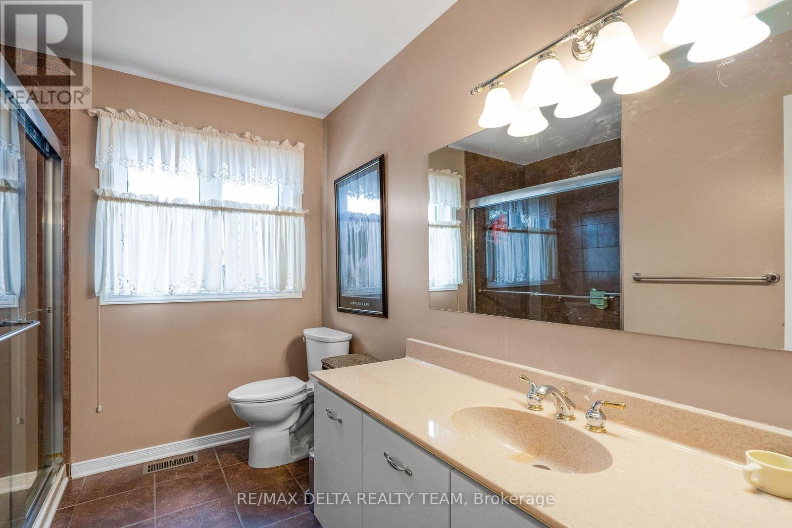 745 Hauteview Crescent