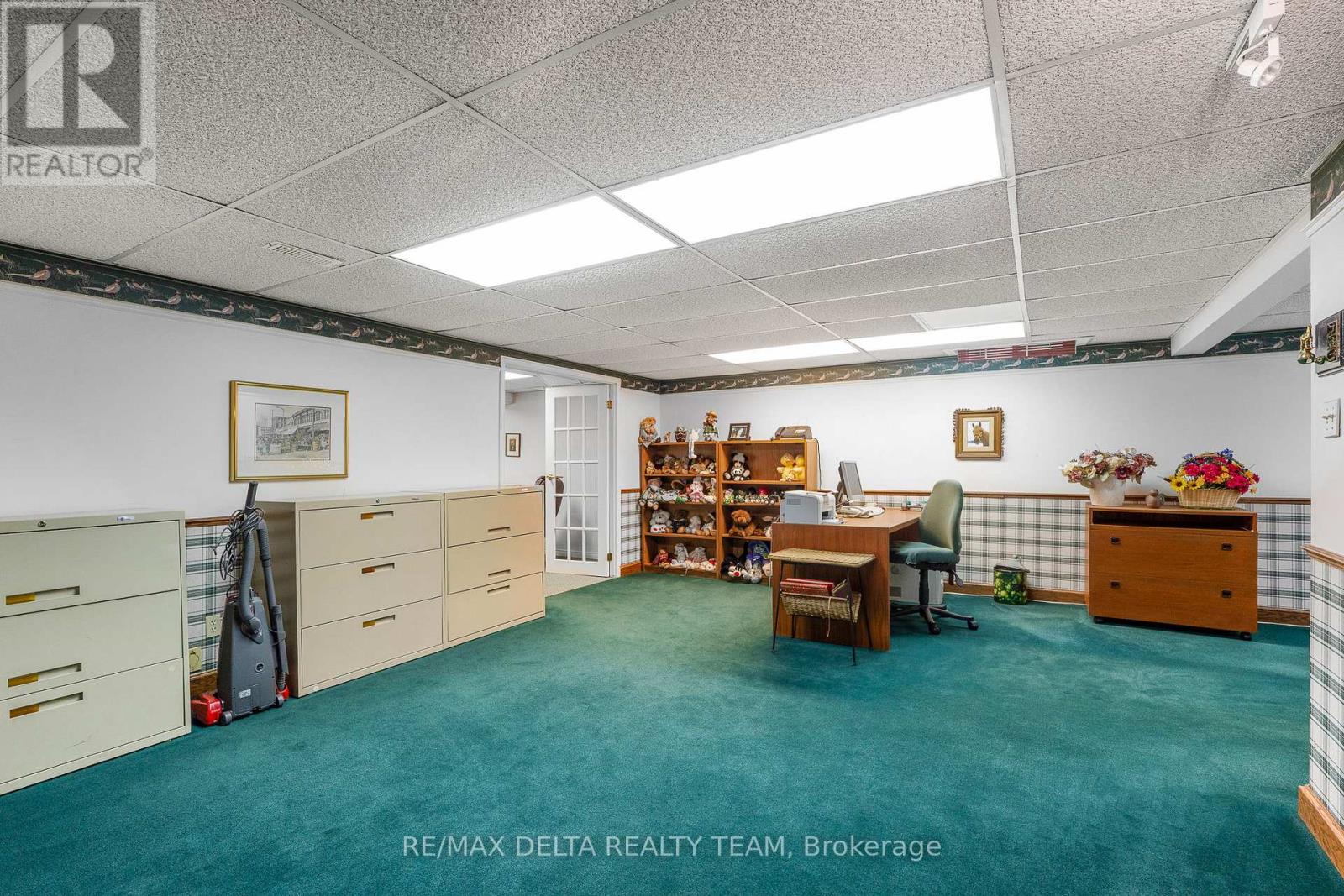 745 Hauteview Crescent