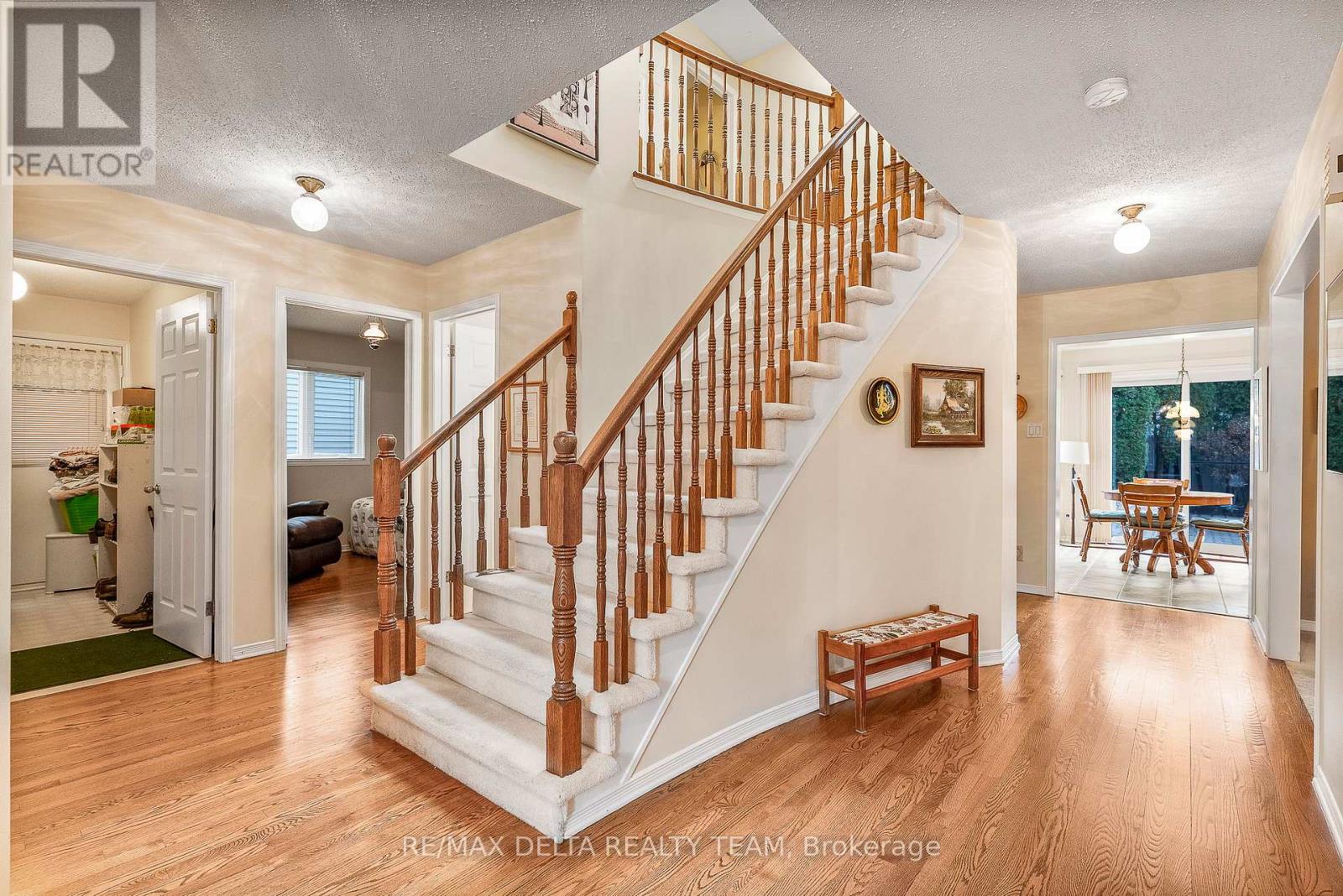 745 Hauteview Crescent