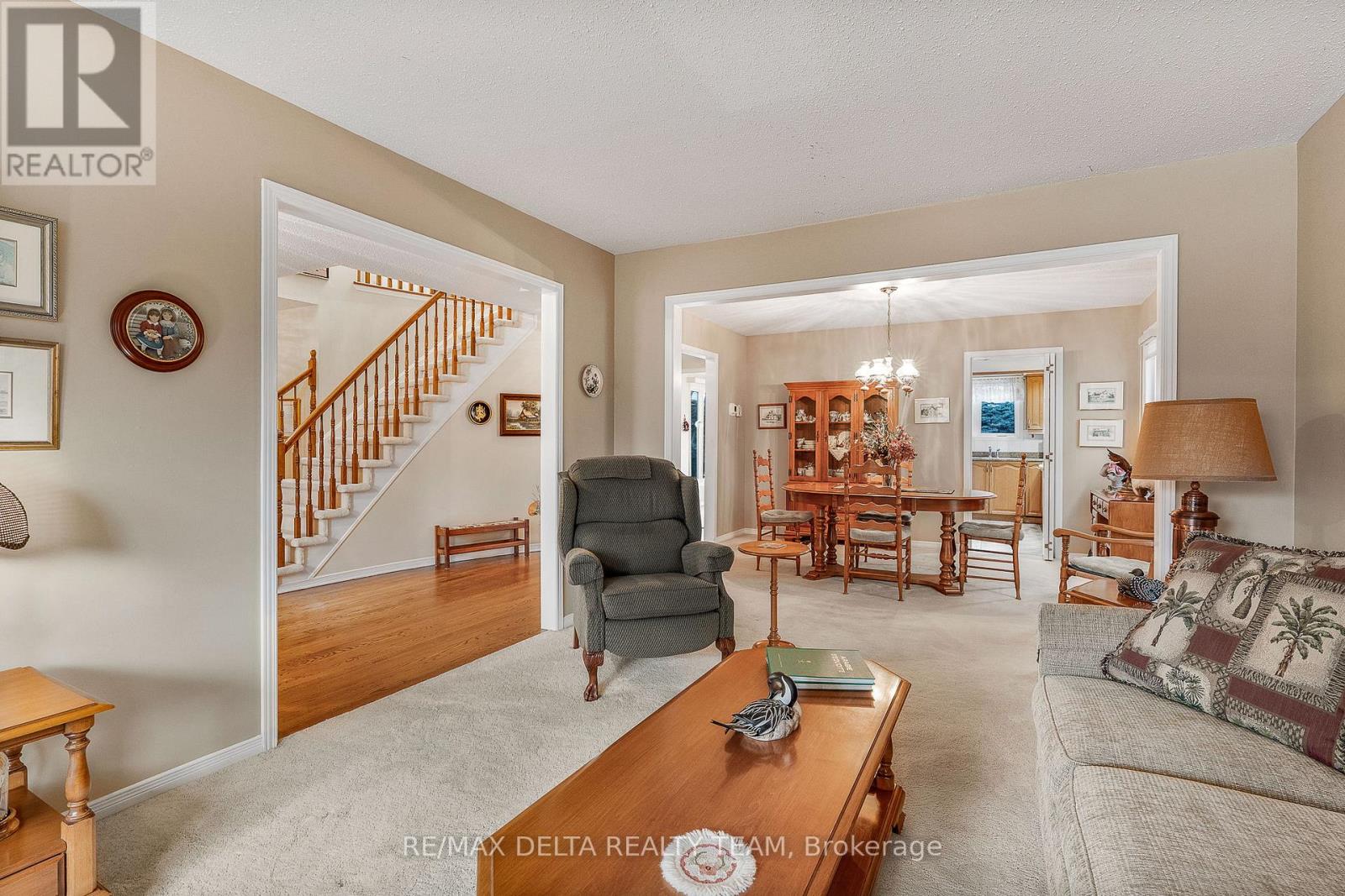 745 Hauteview Crescent