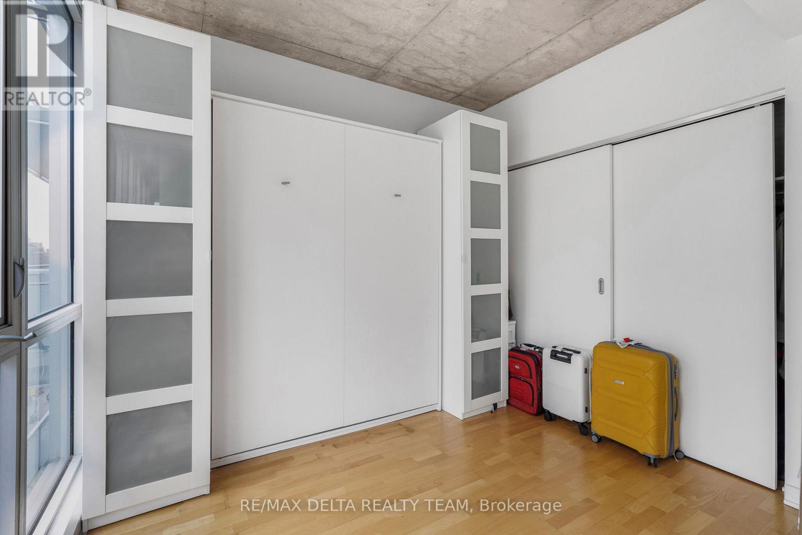 809 - 324 Laurier Avenue W