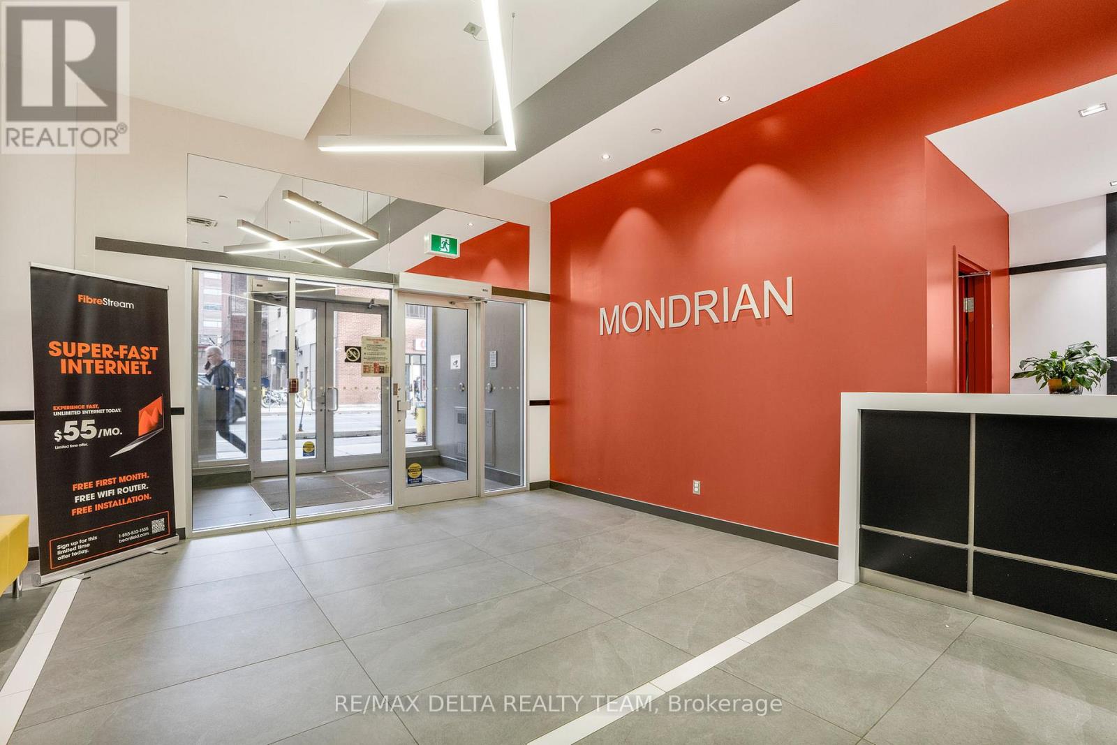 809 - 324 Laurier Avenue W