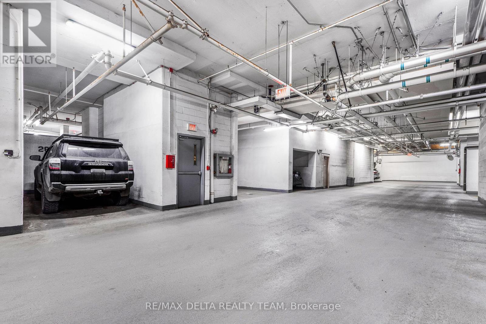 809 - 324 Laurier Avenue W