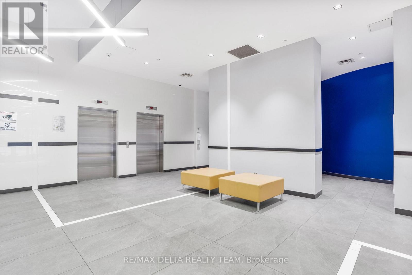 809 - 324 Laurier Avenue W