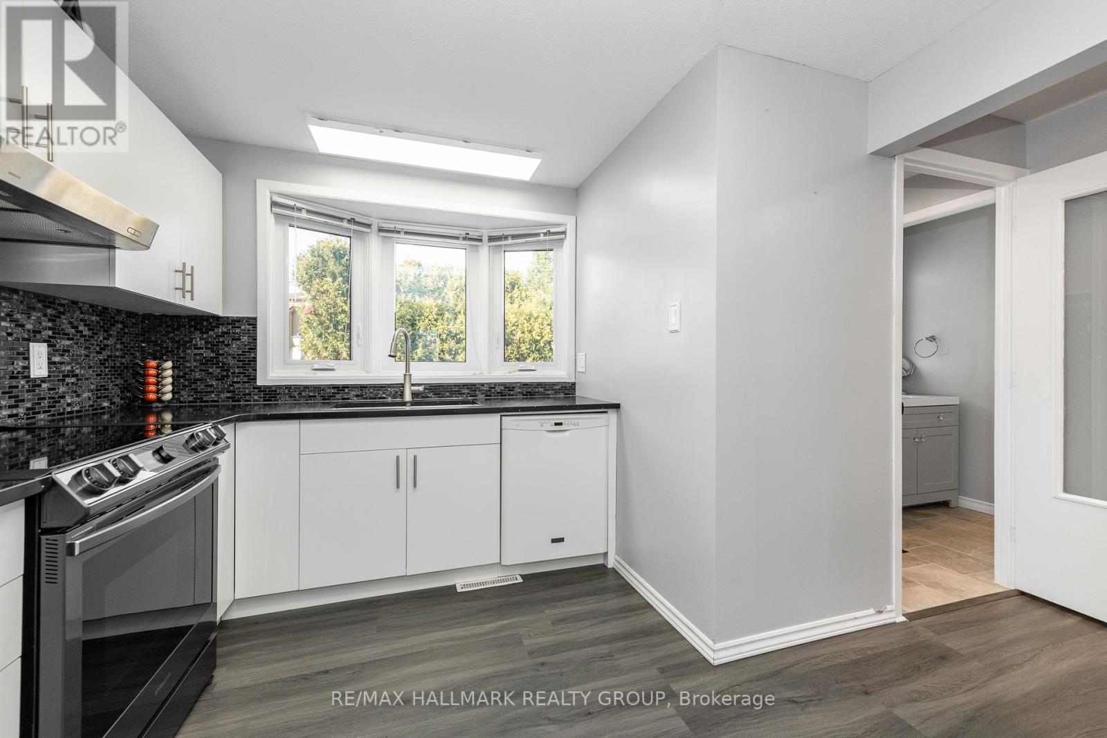 1803 Lamoureux Drive