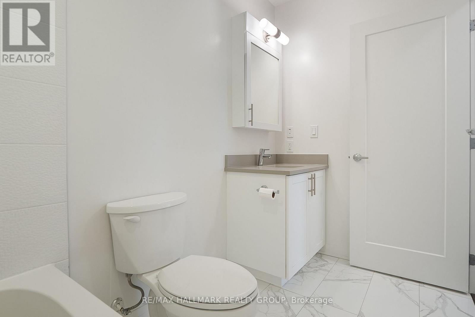 2406 - 805 Carling Avenue