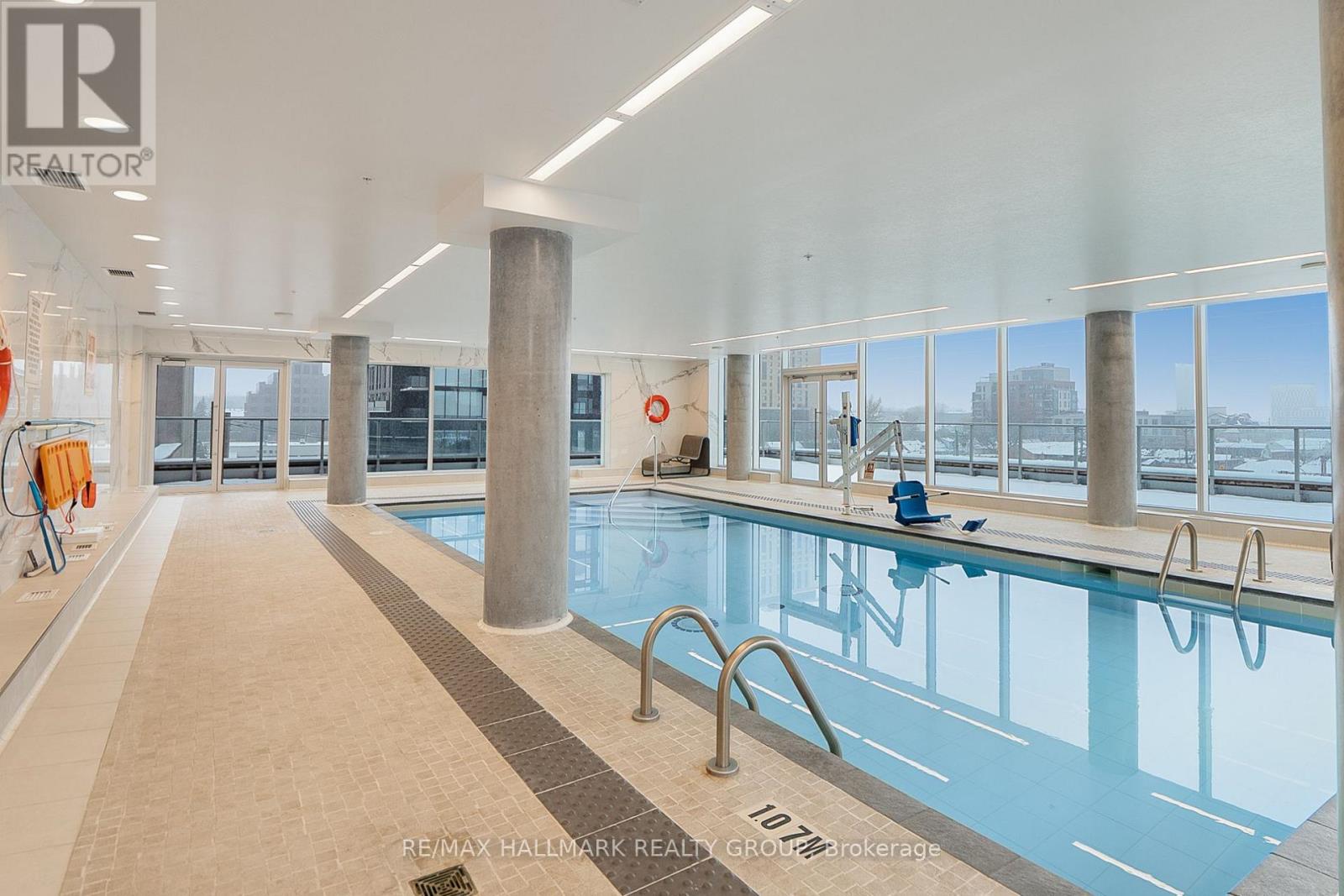 2406 - 805 Carling Avenue