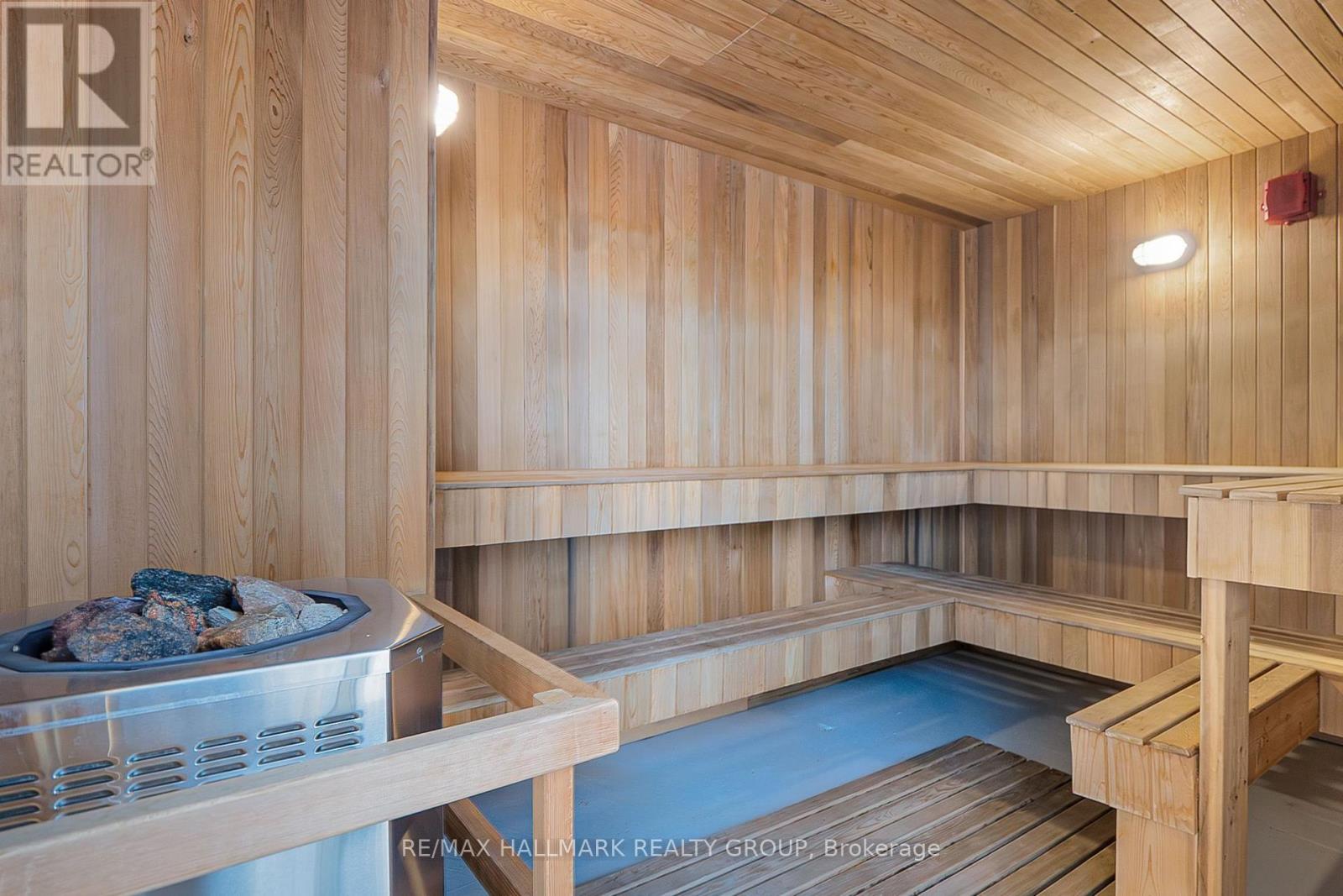 2406 - 805 Carling Avenue