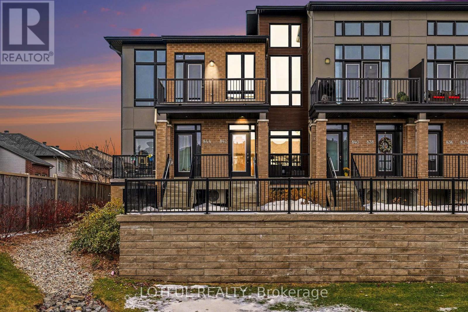 842 Ralph Hennesy Avenue