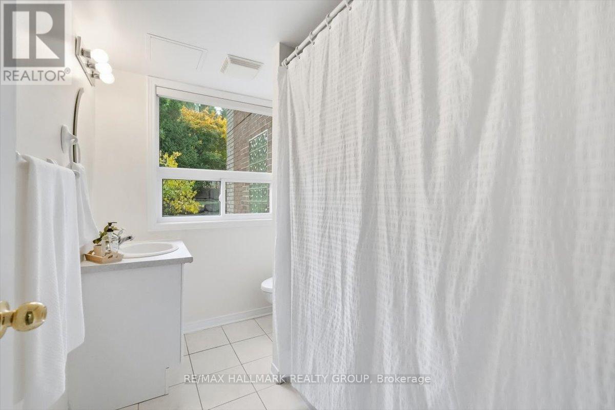 206 - 320 Centrum Boulevard