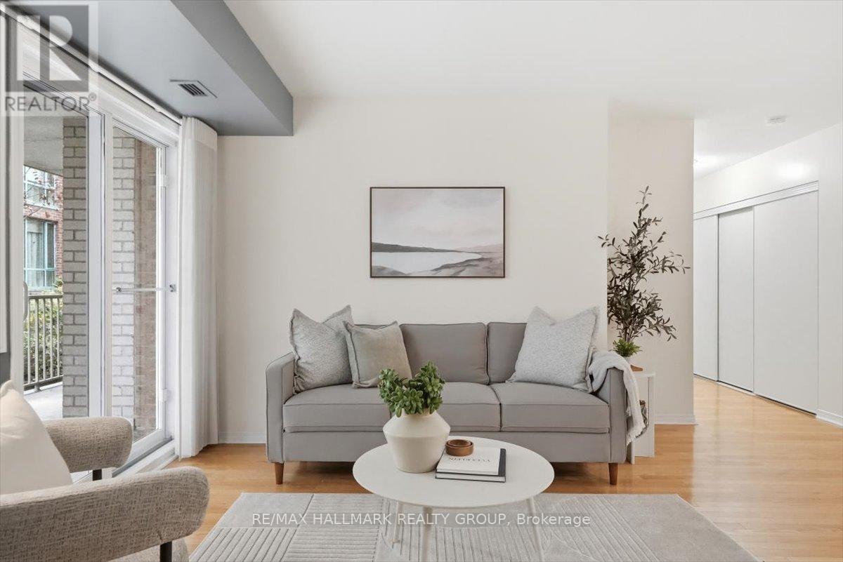 206 - 320 Centrum Boulevard