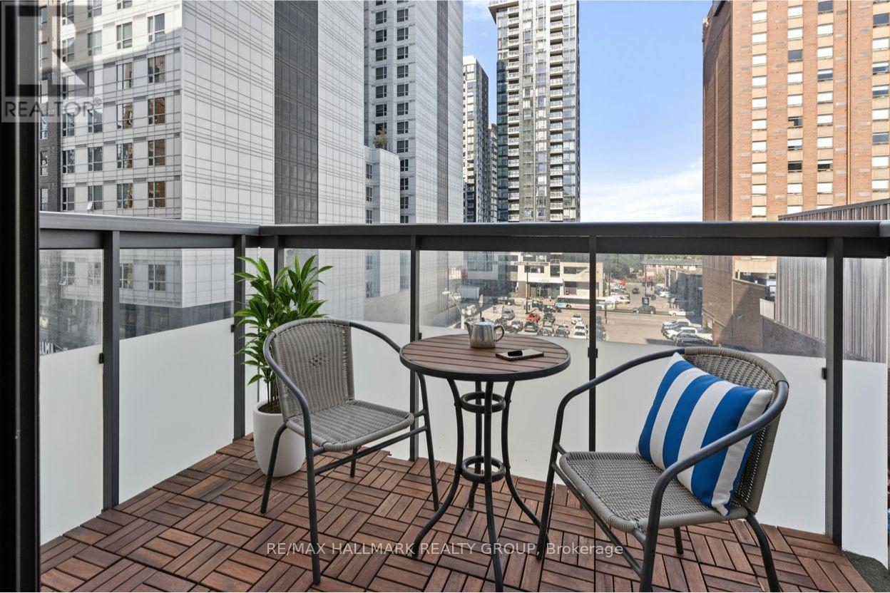 406 - 238 Besserer Street