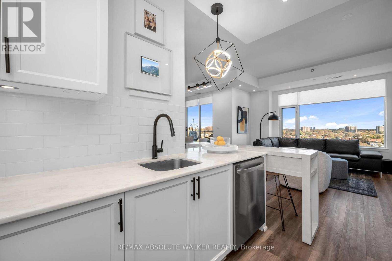 1006 - 7 Marquette Avenue