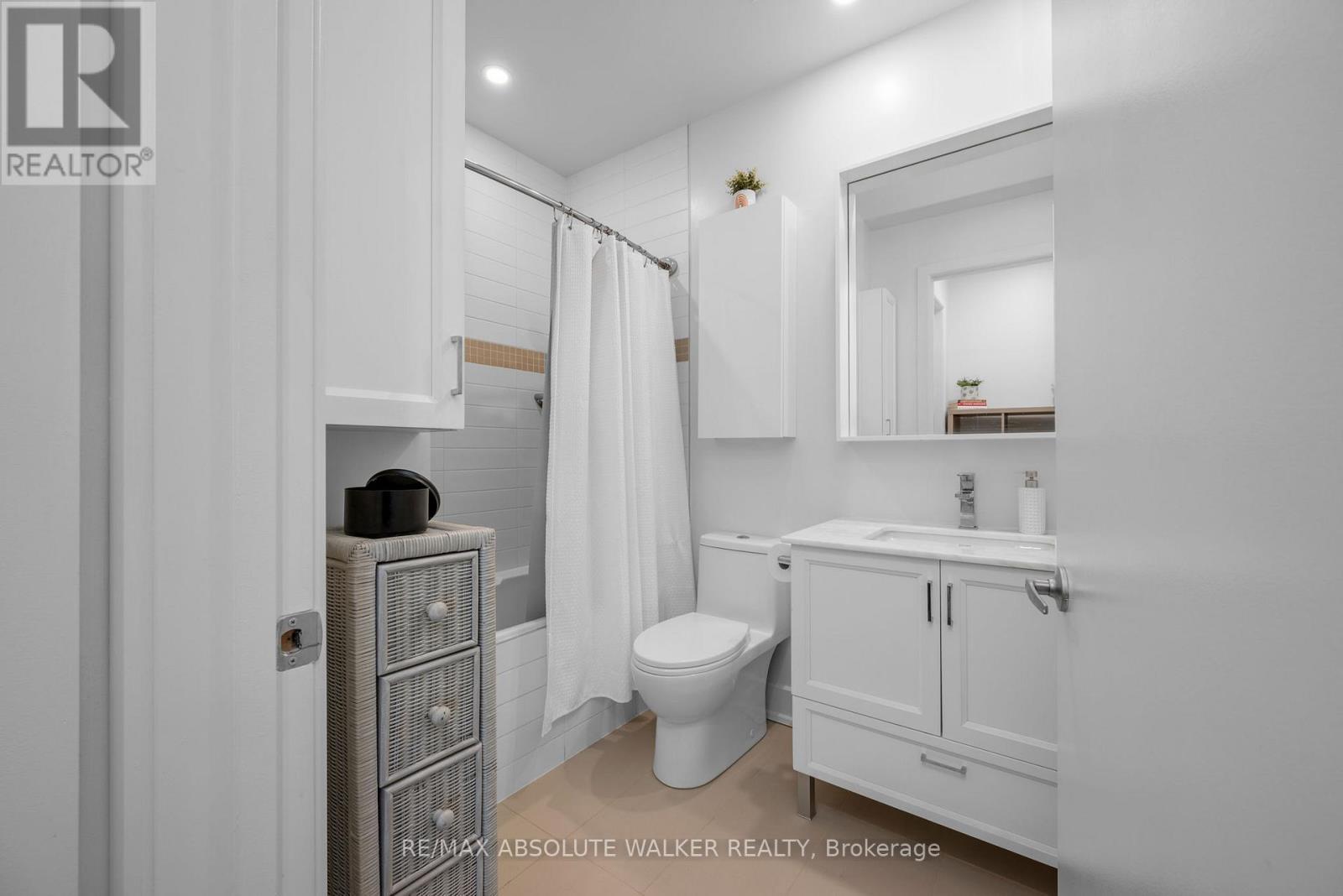 1006 - 7 Marquette Avenue