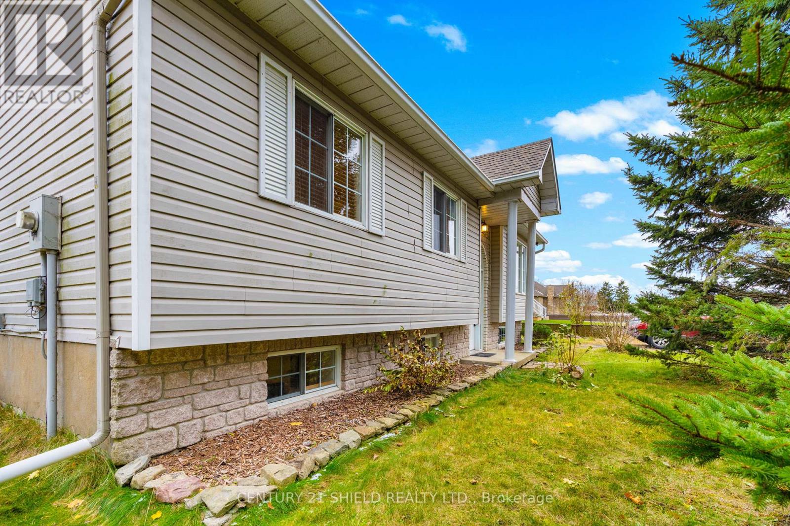 22032 Old Highway 2 Highway