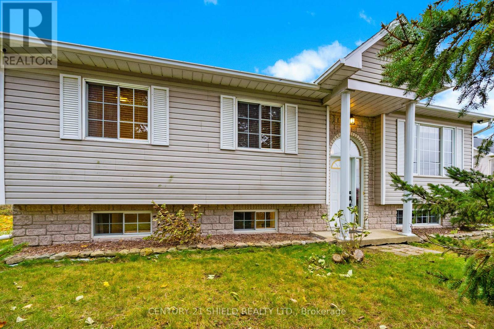 22032 Old Highway 2 Highway