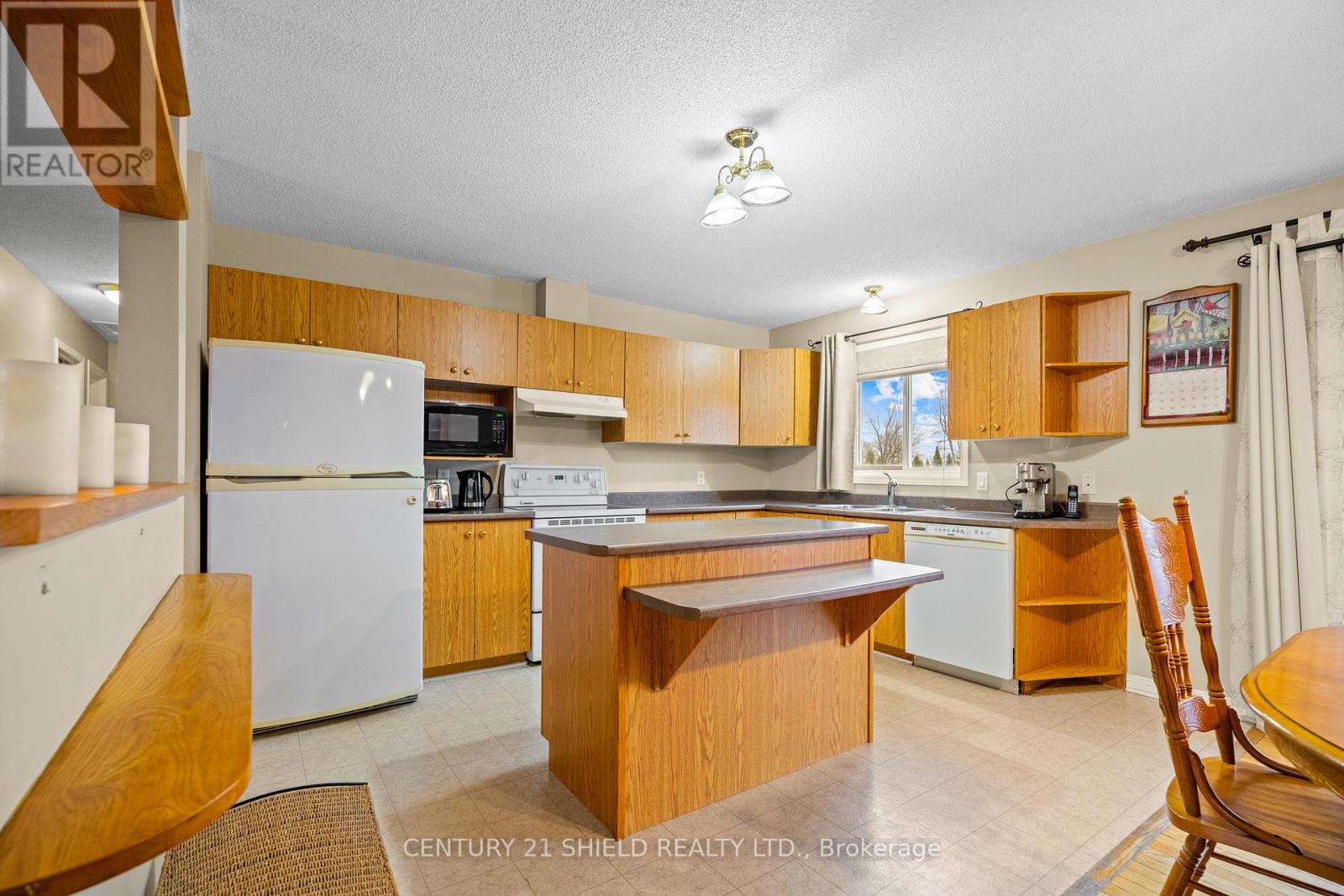 22032 Old Highway 2 Highway