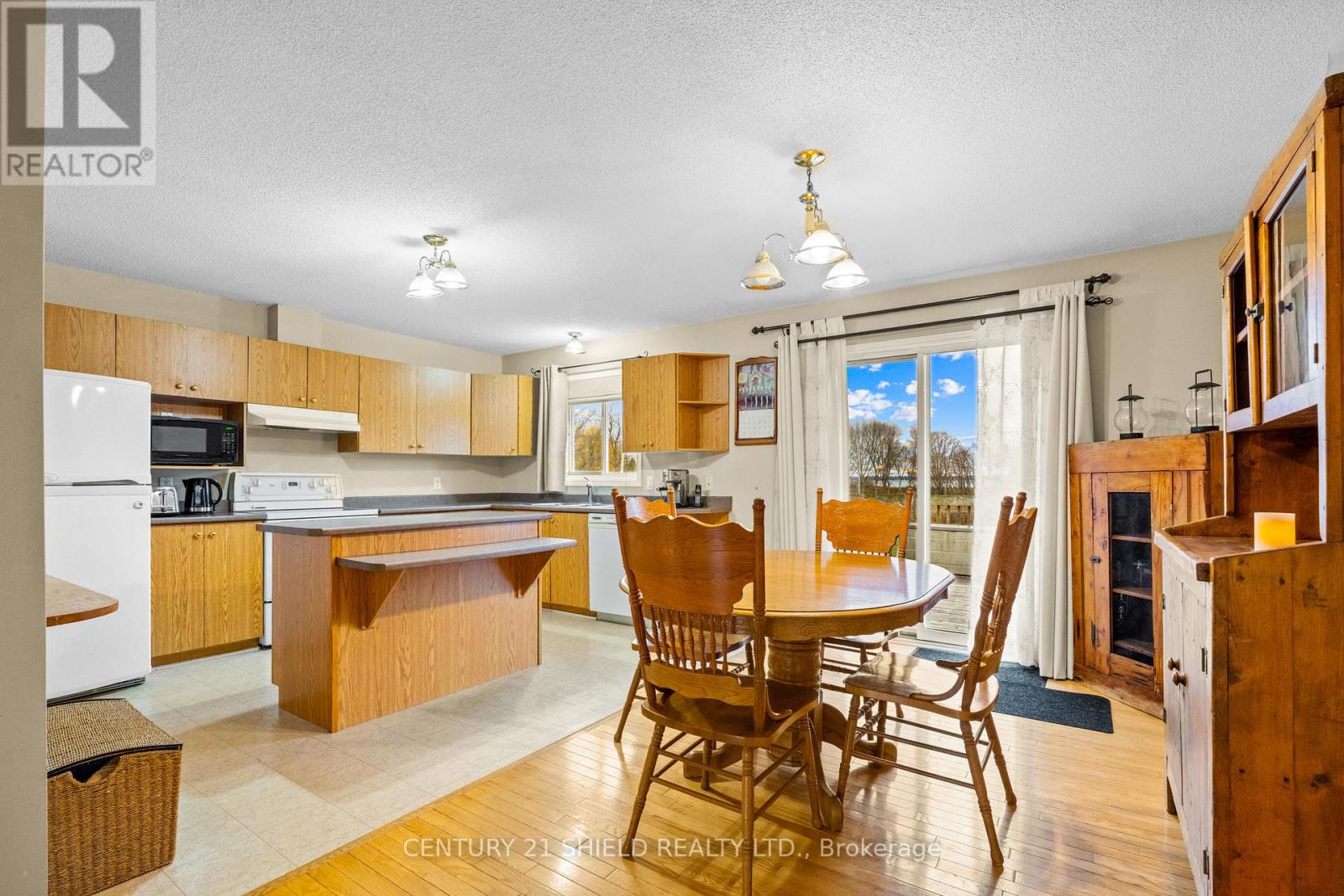 22032 Old Highway 2 Highway