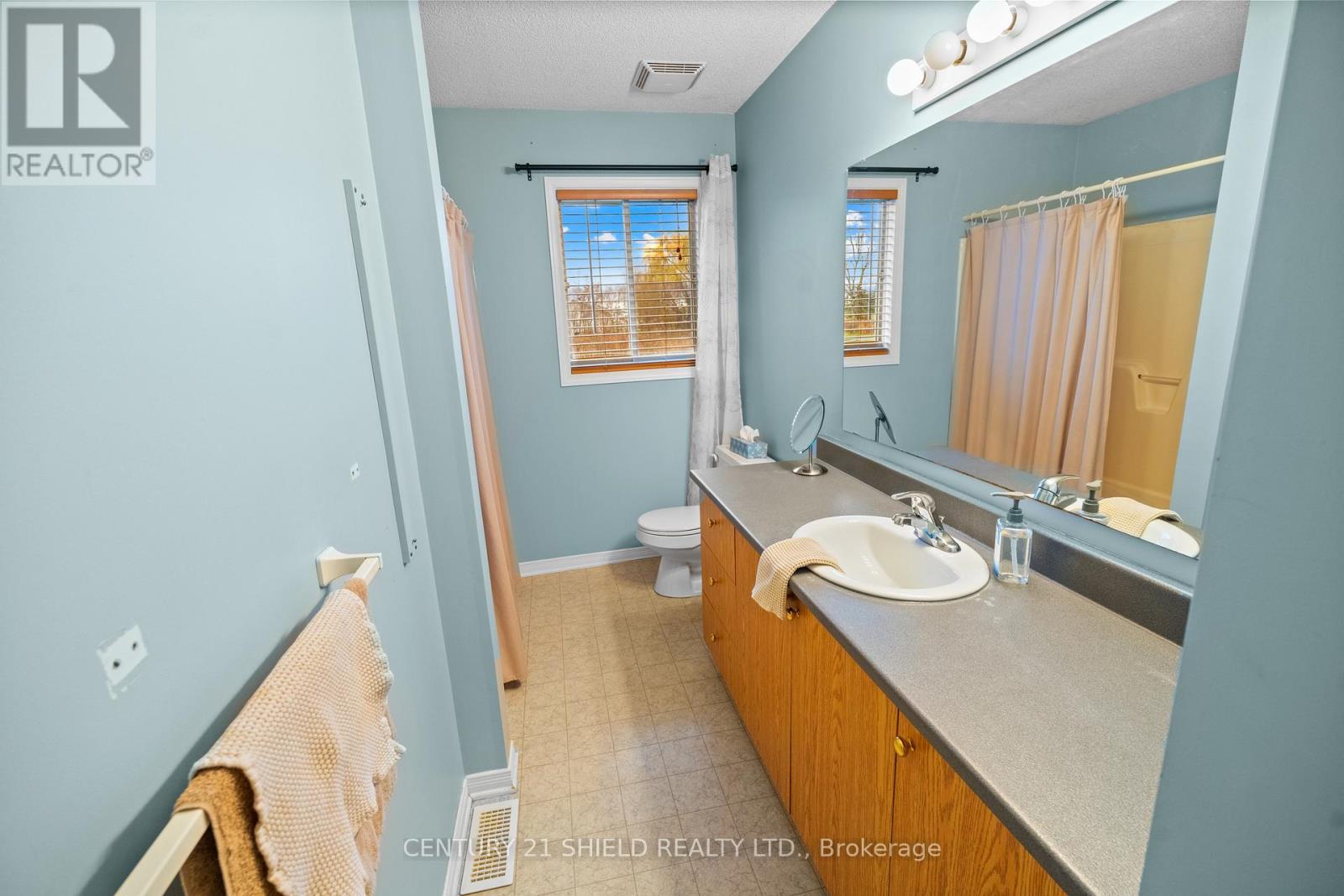 22032 Old Highway 2 Highway