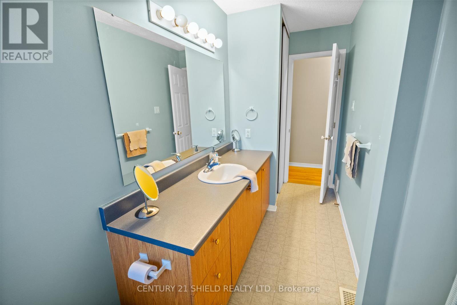 22032 Old Highway 2 Highway