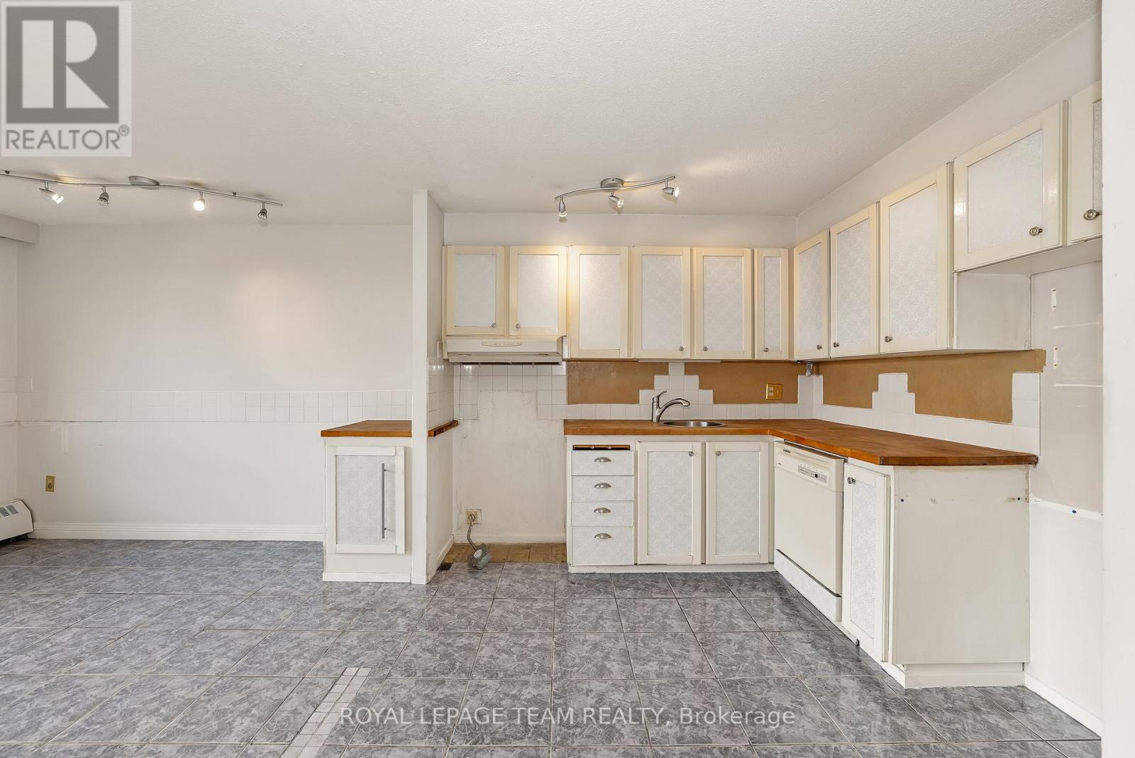 1210 - 20 Chesterton Drive