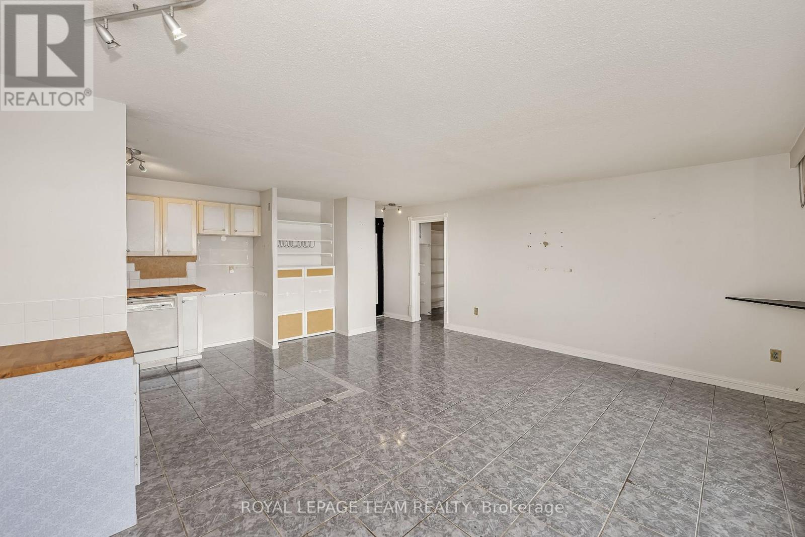 1210 - 20 Chesterton Drive